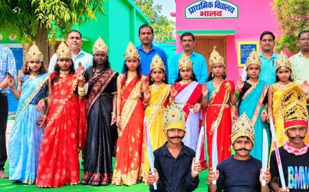 मऊ में मां दुर्गा की लीलाओं का प्रदर्शन:महिषासुर मर्दन घटना का जीवंत मंचन, बच्चों को दी नारी शक्ति प्रेरणा