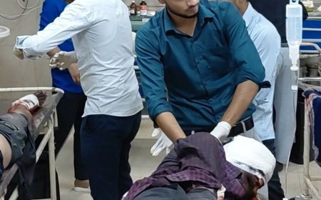 दो बाइकों की आमने-सामने टक्कर, 4 घायल:फर्रुखाबाद में हेड इंजरी के चलते एक हायर सेंटर रेफर
