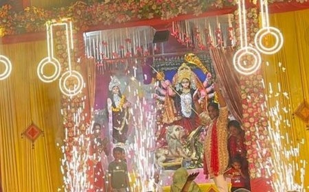 देवरिया में मां दुर्गा प्रतिमा स्थापित:रुद्रपुर की 16 वर्ष पुरानी परंपरा, दर्शन करने पहुंचे आसपास के ग्रामीण
