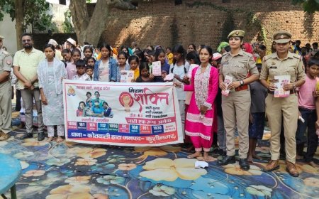 कुशीनगर में जागरूकता अभियान:विद्यार्थियों ने ग्रामीणों को नाटक के माध्यम से बताए बाल विवाह के दुष्प्रभाव