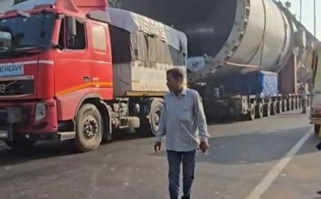 श्रावस्ती में 308 पहियों वाला ‘महाबली’ ट्रेलर सड़क पर उतरा:200 टन वजनी 100 फीट लंबा वेसल लखीमपुर जा रहा, रास्ते से हटाने पड़ रहे बिजली के तार