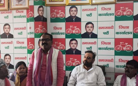महराजगंज में सपा कार्यालय पर शिक्षक एमएलसी प्रत्याशी का स्वागत:बोले- शिक्षकों के हितों की रक्षा के लिए जारी रहेगी लड़ाई