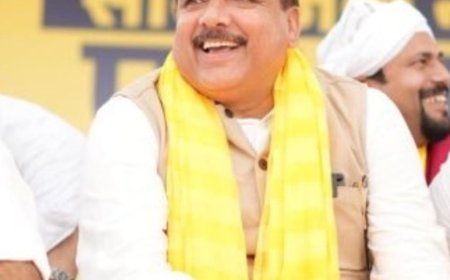 संजय–सिंह बोले- 2 सीट वाली कांग्रेस मांग रही 150-200:अखिलेश संग बैठकर तय करें कितनी सीटें मिलनी चाहिए, ऐसी ही हठ से हारे थे हरियाणा
