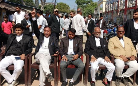 वकील पर हमले के विरोध में सड़क जाम:अन्य आरोपियों की गिरफ्तारी और सुरक्षा कानून लागू करने की मांग