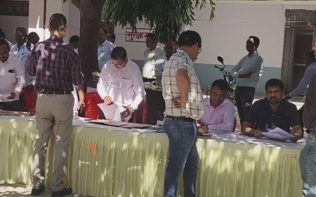 मऊ में शिक्षक एमएलसी चुनाव के लिए पोलिंग पार्टियां रवाना:5131 मतदाता 10 केंद्रों पर करेंगे मतदान; 27 अक्टूबर को होगी मतगणना
