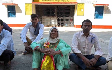 रामपुर में DAP-NPK की किल्लत, बुवाई के लिए किसान परेशान:सचिव 5 मांगों को लेकर अनिश्चितकालीन हड़ताल पर, समितियां बंद