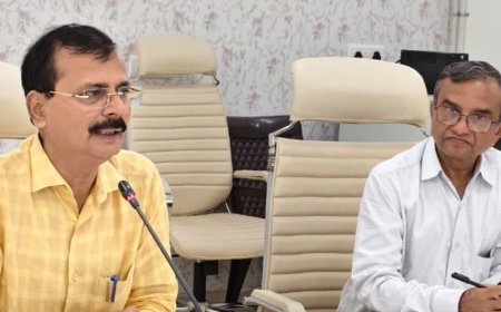 देवरिया में स्वास्थ्य समिति की बैठक:सरकारी अस्पतालों में जन्मे बच्चों के प्रमाण पत्र जल्द जारी करने के निर्देश