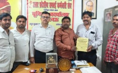 लखनऊ में सफाई कर्मचारी महासंघ का धरना:2 नवंबर को नियमितीकरण, आउटसोर्स व्यवस्था समाप्त करने की मांगों पर आंदोलन