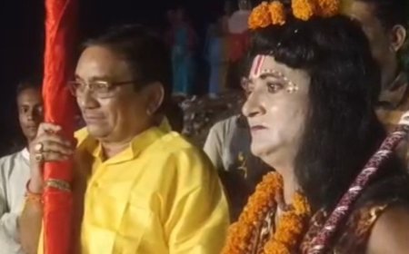 पुराना दसवां घाट रामलीला में राम-केवट संवाद का मंचन:भाजपा नेता श्याम बिहारी शर्मा ने निभाई केवट की भूमिका