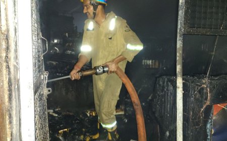 मकान के नीचे बनी शराब की दुकान में आग:कानपुर में आग लगने से नुकसान का आकलन नहीं, पुलिस जांच में जुटी
