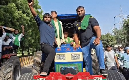नोएडा में बिजली कनेक्शन की मांग को लेकर पैदल मार्च:पर्थला से सेक्टर-63 तक पहुंचे सुखवीर खलीफा, बोले , "लिखित में दिखाएं कनेक्शन की अनुमति"