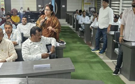 देवरिया नगर पालिका ने 10 प्रस्तावों को मंजूरी दी:छठ घाटों की व्यवस्था, अस्थायी रैन बसेरे और सड़कें गड्ढामुक्त कराने पर फैसला