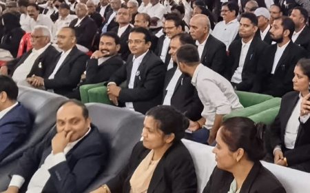 डिस्ट्रिक्ट बार एसोसिएशन की नई कार्यकारिणी ने ली शपथ:जिला न्यायाधीश बोले- समाज के अंतिम व्यक्ति तक न्याय पहुंचाना जिम्मेदारी