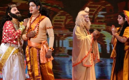 ऐशबाग रामलीला में श्रीराम के वनगमन की लीला:दर्शकों को भावुक किया, निषादराज और केवट संवाद ने दिया भक्ति का संदेश