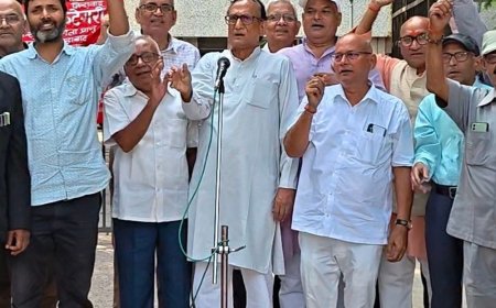 प्रयागराज में डीए-डीआर की घोषणा में देरी, कर्मचारियों का प्रदर्शन:3.4% महंगाई भत्ता बढ़ाने की मांग, एजी ऑफिस गेट पर हुई सभा