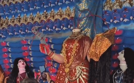 गोरखपुर में सिर कटी मां छिन्नमस्तिका की मूर्ति स्थापित:111 मुख और 64 हाथों वाली डिजिटल माता आकर्षण का केंद्र, ,पलकें खोलकर देंगी आशीर्वाद