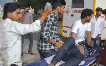 कासगंज में 19 साल के युवक को मारी गोली:दुकान के बाहर खड़ा था, सामान के लेनदेन को लेकर दो दिन पहले हुआ था विवाद, अलीगढ़ रेफर