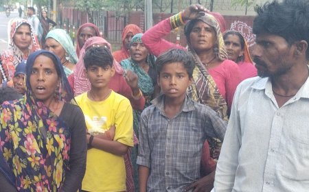 सोलर प्लांट के लिए जमीन अधिग्रहण में महिलाओं से ठगी:ललितपुर में डीएम से शिकायत, 13 लाख बताकर 7 लाख ही दिए