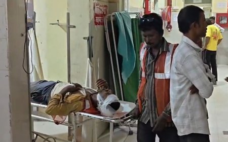 निर्माणाधीन फ्लाईओवर से गिरा युवक:फिरोजाबाद में काम करते समय गिरा, ट्रॉमा सेंटर में हालत गंभीर
