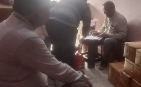 हापुड़ में 614 किलो सॉस और मिक्स मसाला जब्त:खाद्य सुरक्षा विभाग ने पवित्रा ट्रेडर्स से लिए गए 4 नमूने, कीमत 44,800 रुपए