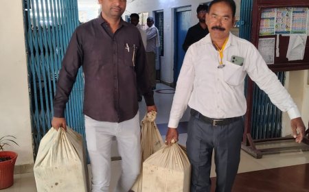 फतेहपुर में 25 पोलिंग पार्टियां रवाना:17,596 स्नातक मतदाता करेंगे मतदान, 15 केंद्रों पर बनाए गए 25 बूथ