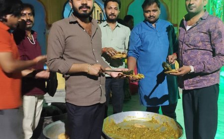 कोंच में नवरात्र में सेवा का संकल्प:महाकालेश्वर नायक के मठ मंदिर में भंडारा, श्रद्धालुओं को बांटा प्रसाद