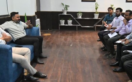 डीएम बोले 15 नवंबर तक बन जाए कंपनी बाग-रावतपुर रोड:1800 मीटर सड़क में गड्‌ढे व जगह जगह भरा है पानी