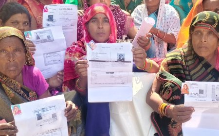 हरदोई में मानदेय नहीं मिलने पर केयरटेकर महिलाओं का प्रदर्शन:5 साल से नहीं मिला वेतन, DM को सौंपा 5 सूत्रीय ज्ञापन