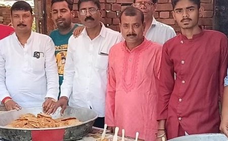 कानपुर में नवरात्रि पर भंडारा आयोजित:विधि-विधान से लगाया भोग, क्षेत्रीय लोगों ने पाया पूड़ी-सब्जी का प्रसाद