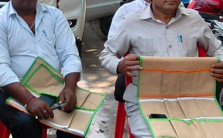 MLC चुनाव- बूथ के बाहर जमा हो रहे मोबाइल:प्रयागराज में 152 बूथों पर मतदान, 304 कर्मचारी वीडियोग्राफी कर रहे