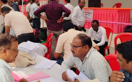 MLC चुनाव के लिए पोलिंग पार्टियां रवाना:33 केंद्रों पर होगा मतदान, 22 स्नातक और 11 शिक्षक केंद्र बनाए गए
