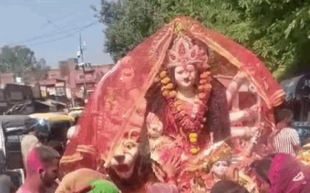 विजय दशमी पर दुर्गा प्रतिमा विसर्जन की धूम:ढोल-नगाड़ों के साथ माता रानी को विदाई, घाटों पर सुरक्षा के कड़े इंतजाम