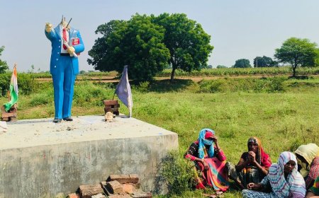 कानपुर में अंबेडकर प्रतिमा क्षतिग्रस्त करने पर हंगामा:नेहुरापारा गांव में जुटे ग्रामीण, ACP बोले- अराजक तत्वों पर होगी कार्रवाई