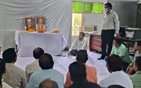 शिक्षा भवन में गांधी जयंती पर कार्यक्रम:शिक्षाधिकारियों और कर्मचारियों ने लिया आदर्शों पर चलने का संकल्प