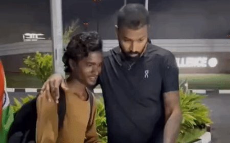 लखनऊ के जबरा फैन से मिले हार्दिक पंड्या:2 महीने से पैदल ट्रैवल कर रहा था, पंड्या मिले तो बताई अपनी कहानी