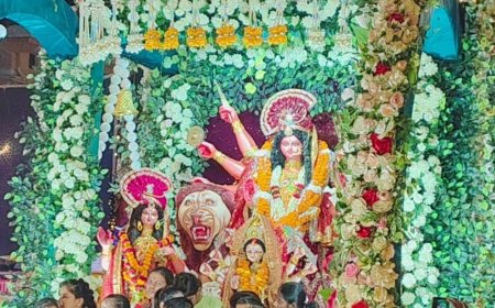 अमेठी में मां दुर्गा की प्रतिमाओं का विसर्जन:रामघाट पर पूरी रात चला विसर्जन, सुरक्षा में तैनात रही पुलिस
