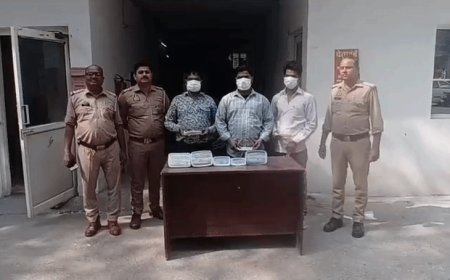 नोएडा पुलिस ने पकड़े तीन शातिर बदमाश:भीड़भाड़ वाले जगहों पर लोगों को करते है टारगेट, 10 मोबाइल बरामद, चोरी किया था आईफोन