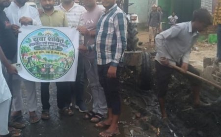 पांचली बुजुर्ग में सफाई अभियान:बदहाल रास्तों पर युवाओं की पहल, चंदा जुटाकर स्वच्छता कार्य किया गया