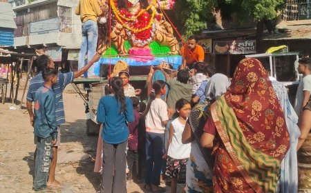 महावीर मंदिर से शोभायात्रा:असालतगंज बाजार में नगर भ्रमण के बाद शाम को होगा विसर्जन