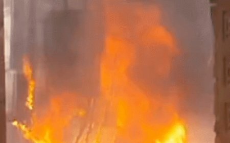 घर के गेट पर लगे ट्रांसफार्मर में लगी आग:इटावा में महिला धरने पर बैठी, बोली- दूसरी जगह लगाएं