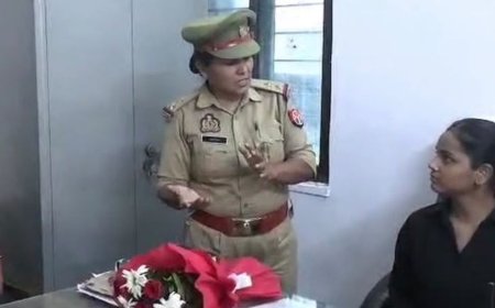 बालिकाओं को आत्मनिर्भर बनाने की पहल:एक दिन की थाना प्रभारी बनीं आयुषी, थाने पहुंचे लोगों की समस्याएं सुनीं