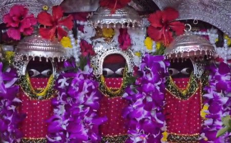 अष्टमी को भगवान राम के कुलदेवी के दरबार में तांता:बड़ी देवकाली मंदिर में हवन-पूजन और दर्शन के लिए कतारें,पूरा वातावरण भक्तिमय