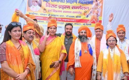 बरेली में मेधावी बच्चों का सम्मान समारोह:151 छात्र-छात्राओं को प्रतीक चिह्न और प्रमाण पत्र देकर किया सम्मानित