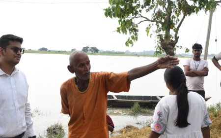 सिद्धार्थनगर में बाढ़ प्रभावित गांवों में पहुंचे डीएम:फसल नुकसान का सर्वे कराकर मुआवजा दिलाने के निर्देश