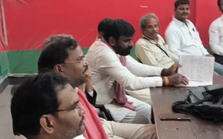 इलाहाबाद-झांसी स्नातक सीट पर सपा की बढ़त, प्रयागराज में जश्न:कार्यकर्ताओं ने शुरू की जश्न की तैयारी
