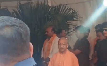 सीएम योगी ने हरीश द्विवेदी की मां को श्रद्धांजलि दी:बस्ती में निधन पर दुख जताया, कार्यक्रम में भाजपा के वरिष्ठ नेता भी पहुंचे