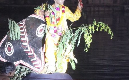 कालिया नाग के फन पर श्रीकृष्ण ने नृत्य किया:कानपुर में नागनाथन लीला देखने उमड़े श्रद्धालु, झांकियों के साथ निकली शोभायात्रा