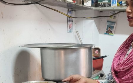 शामली कलेक्ट्रेट में प्रेरणा कैंटीन चला रहीं सीमा:रोजाना 4 से 5 हजार रुपए की कमाई, घर चलाने के साथ बच्चों की पढ़ाई का खर्च भी उठा रहीं
