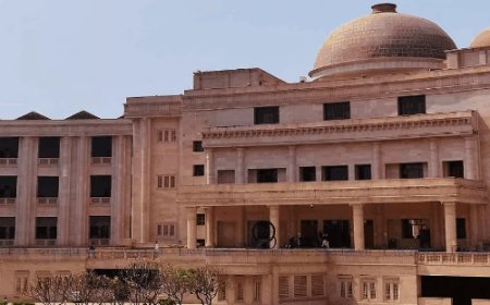 नगर निगम के JE बालेंद्र प्रताप को हाईकोर्ट से राहत:टेंडर घोटाले में शासन ने किया था सस्पेंड, विभागीय जांच रहेगी जारी