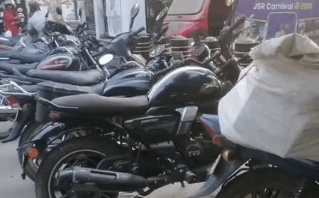 अब कुछ दिनों तक चटोरी गली से नहीं उठेगी गाड़ी:व्यापारियों की बैरियर हटाने की मांग बरकरार; DM के दौरे के बाद बदली व्यवस्था